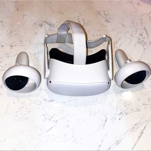 Oculus vr  comes with brand new charger 256GB